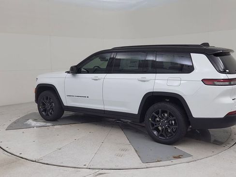 New 2025 Jeep Grand Cherokee L Limited image 10