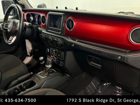 Used 2019 Jeep Wrangler Unlimited Rubicon w/ Cold Weather Group AWD/4WD image 24