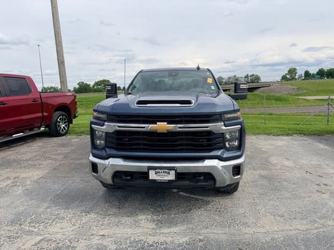 Used 2024 Chevrolet Silverado 2500 LT AWD/4WD image 2