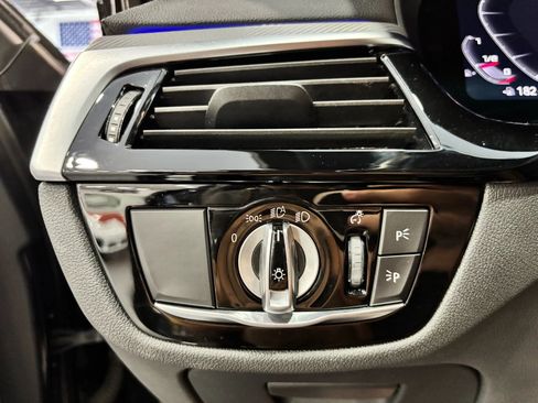 Used 2023 BMW M5 image 38