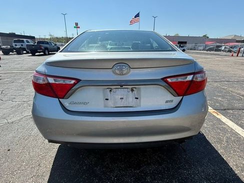 Used 2016 Toyota Camry SE w/ Moonroof Package image 4