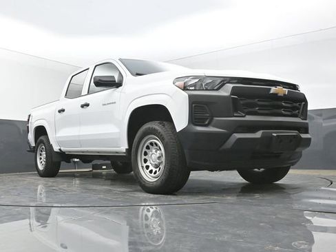 Used 2024 Chevrolet Colorado W/T RWD image 1