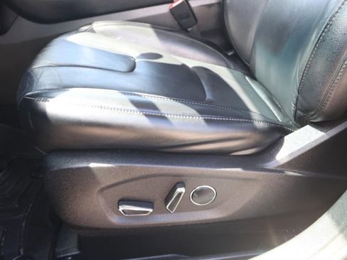 Used 2019 Ford Edge Titanium FWD image 17