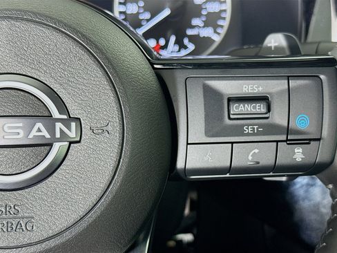 Used 2025 Nissan Pathfinder SL FWD image 14