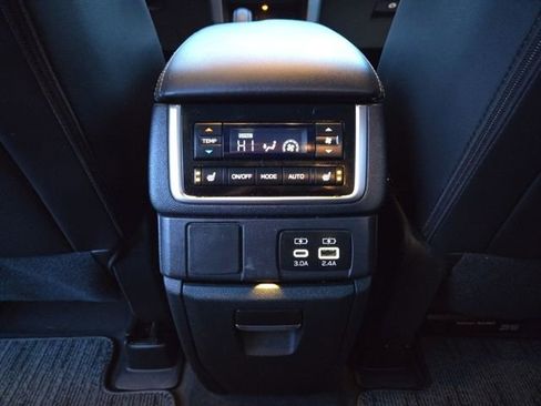 Used 2024 Subaru Ascent Limited w/ Technology Package image 16