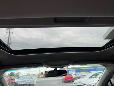 Used 2013 Lincoln MKZ FWD image 17