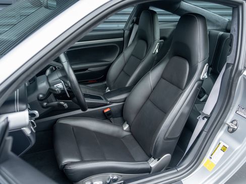 Certified 2019 Porsche 911 Carrera 4S AWD/4WD image 5