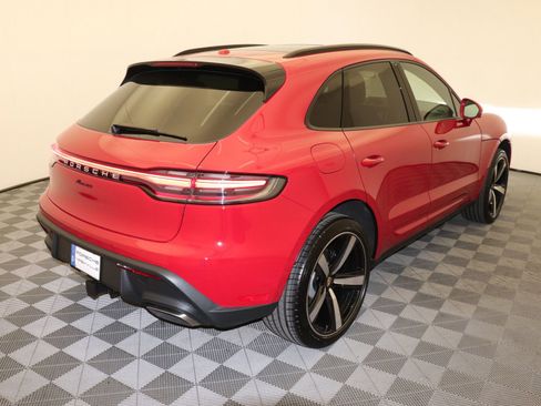 Used 2025 Porsche Macan image 11