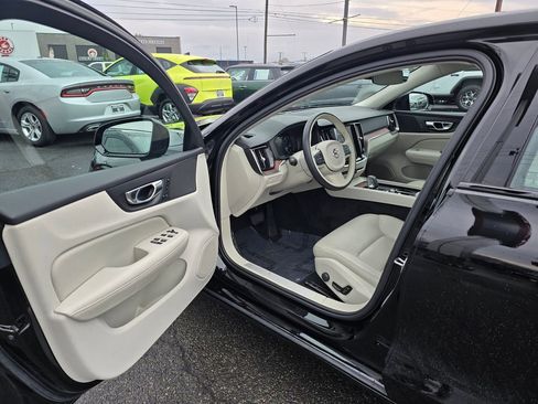 Used 2022 Volvo S60 B5 Inscription image 20