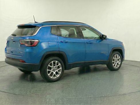 Used 2025 Jeep Compass Limited image 9