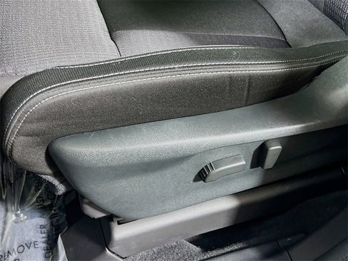 Used 2024 Subaru Ascent Premium w/ Convenience Package image 18