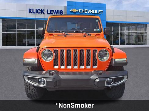Used 2018 Jeep Wrangler Unlimited Sahara AWD/4WD image 2