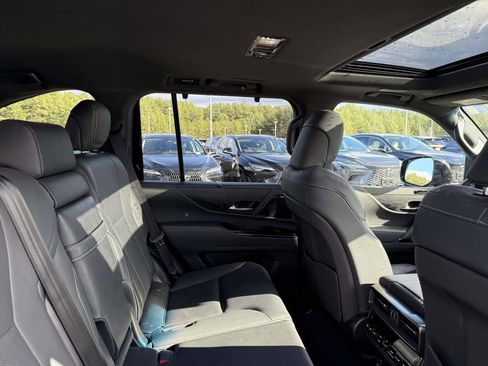 Used 2023 Lexus LX 600 4WD w/ Luxury Package image 17