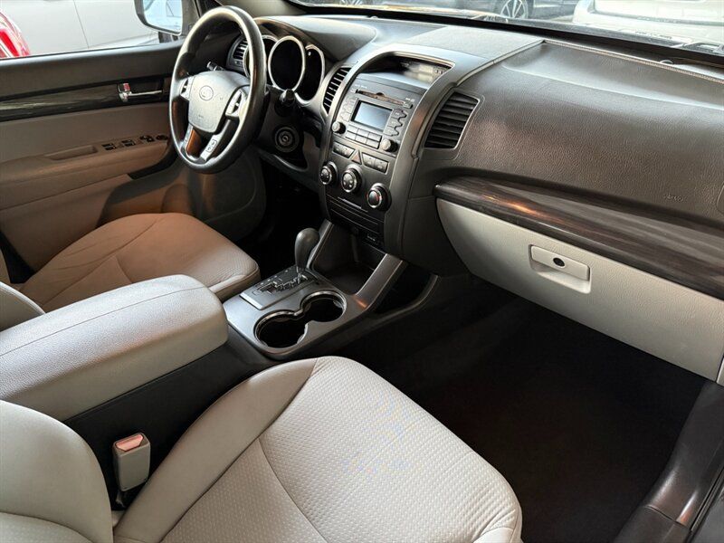 Used 2011 Kia Sorento LX AWD/4WD image 27