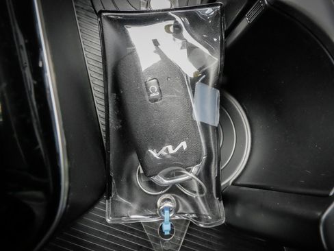 Used 2024 Kia Sportage EX FWD image 35