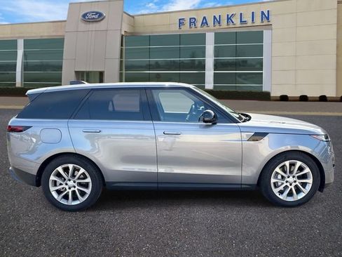 Used 2025 Land Rover Range Rover Sport SE AWD/4WD image 8