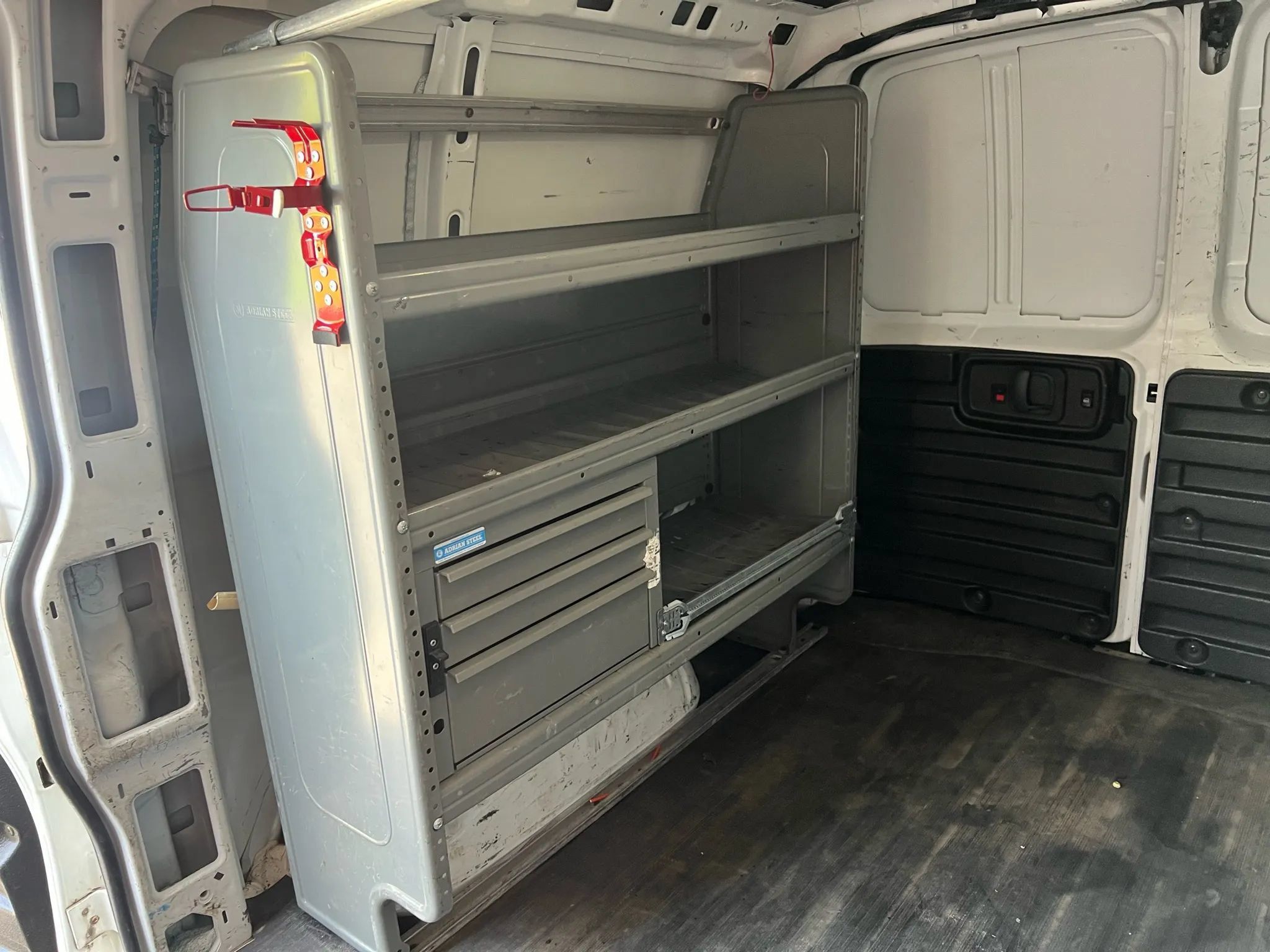 Used 2015 Chevrolet Express 2500 RWD image 19