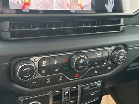 New 2025 Jeep Wrangler Unlimited Rubicon w/ XTREMEE 35" Tire Package image 30