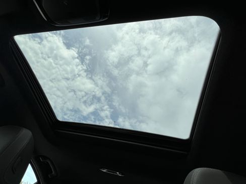 Used 2025 BMW 330i xDrive Sedan w/ Premium Package image 31