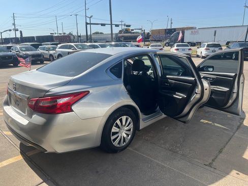 Used 2016 Nissan Altima 2.5 S w/ Power Driver Seat Package FWD image 12