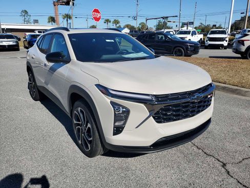 New 2026 Chevrolet Trax RS w/ Sunroof Package image 8