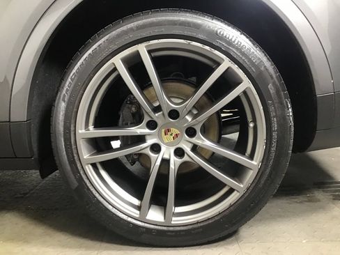 Certified 2022 Porsche Cayenne AWD/4WD image 15