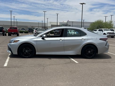 Used 2024 Toyota Camry XSE FWD image 2