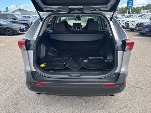 Used 2025 Toyota RAV4 XLE AWD/4WD image 7
