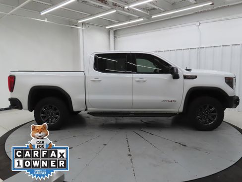Used 2024 GMC Sierra 1500 AT4X image 2
