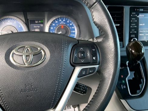 Used 2020 Toyota Sienna XLE Premium image 25