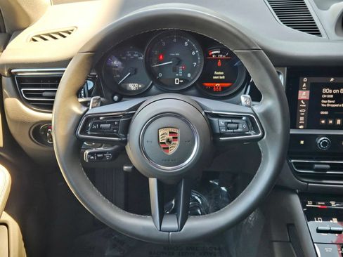 Certified 2025 Porsche Macan AWD/4WD image 15