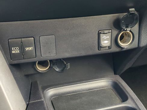 Used 2016 Toyota RAV4 LE image 17