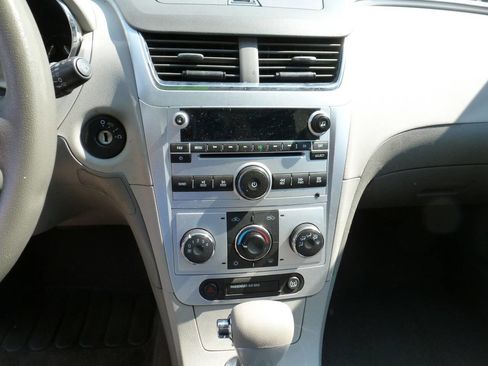 Used 2010 Chevrolet Malibu LS image 13