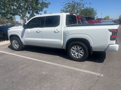 Used 2022 Nissan Frontier SV image 5