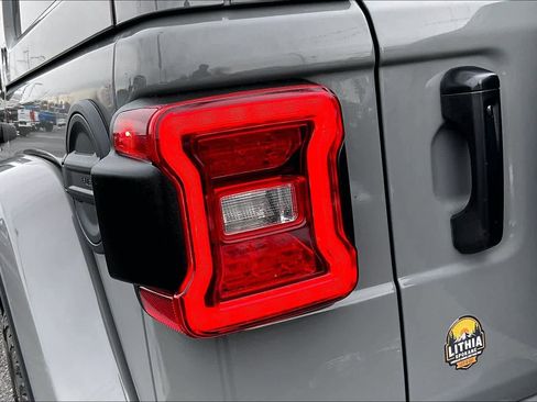 Used 2021 Jeep Wrangler Unlimited Sahara w/ Uconnect 4C Nav & Sound Group image 32