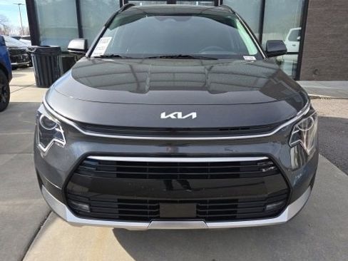 Used 2023 Kia Niro EX Touring image 7