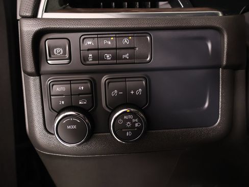 Used 2025 Chevrolet Tahoe Premier AWD/4WD image 9