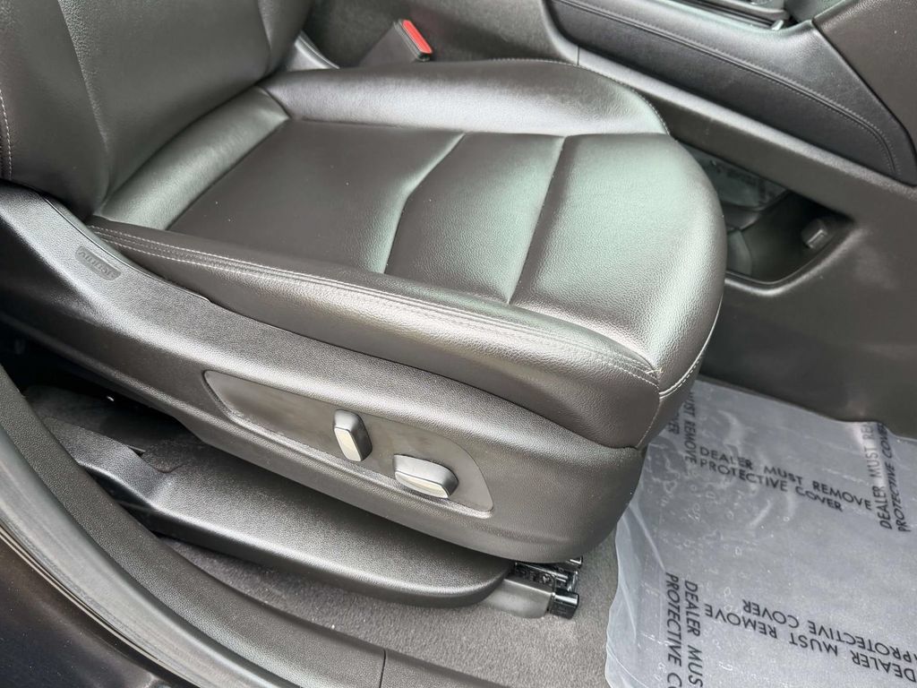Certified 2024 Cadillac XT5 Luxury FWD image 9