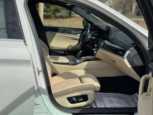Used 2022 BMW 530i w/ Premium Package RWD image 15