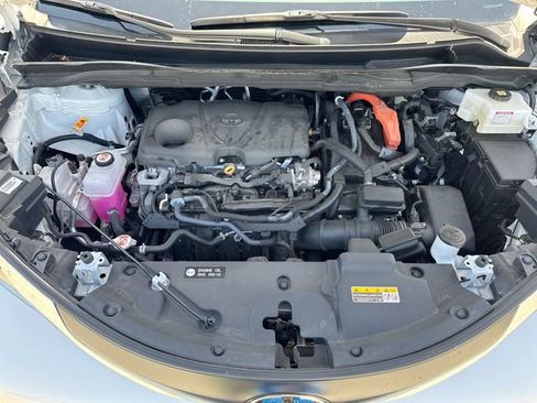 Used 2025 Toyota Sienna XLE AWD/4WD image 27