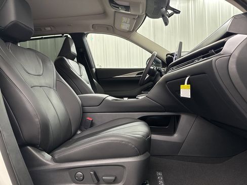 Certified 2025 INFINITI QX60 Luxe image 37
