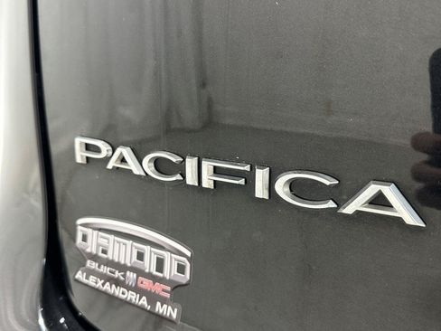 Used 2023 Chrysler Pacifica Touring-L FWD image 28