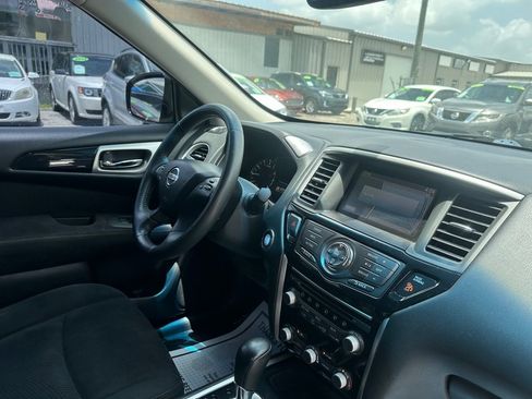 Used 2015 Nissan Pathfinder SV FWD image 8