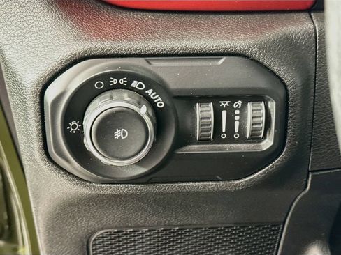 Used 2021 Jeep Wrangler Unlimited Rubicon AWD/4WD image 11