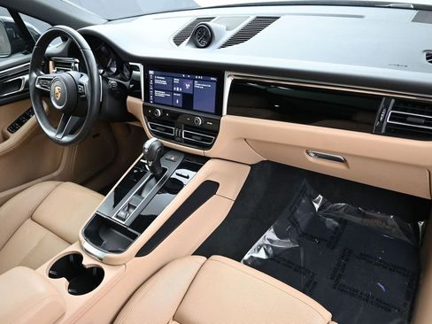 Certified 2024 Porsche Macan AWD/4WD image 29