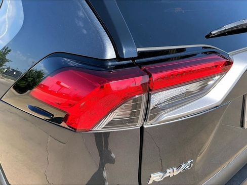 Used 2019 Toyota RAV4 Limited FWD image 28