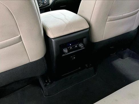 Used 2023 Chevrolet Traverse LS FWD image 25