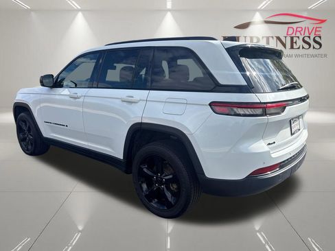 Used 2023 Jeep Grand Cherokee Altitude AWD/4WD image 6