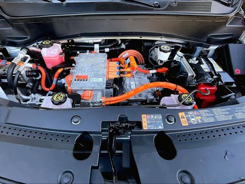 Certified 2023 Chevrolet Bolt EUV LT w/ Convenience Package image 27