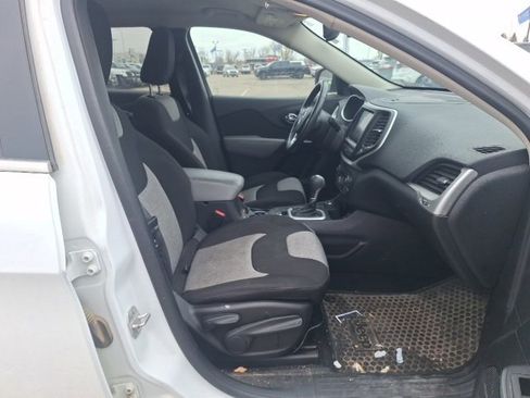 Used 2014 Jeep Cherokee Latitude w/ Comfort/Convenience Group image 10